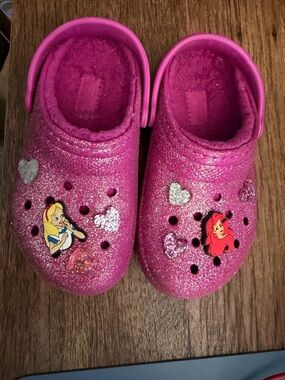Lined Glitter Crocs with charms - Size 11c